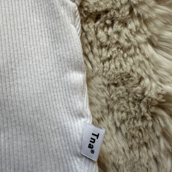 Aritzia TNA Cropped White Tank Top - Picture 3 of 4